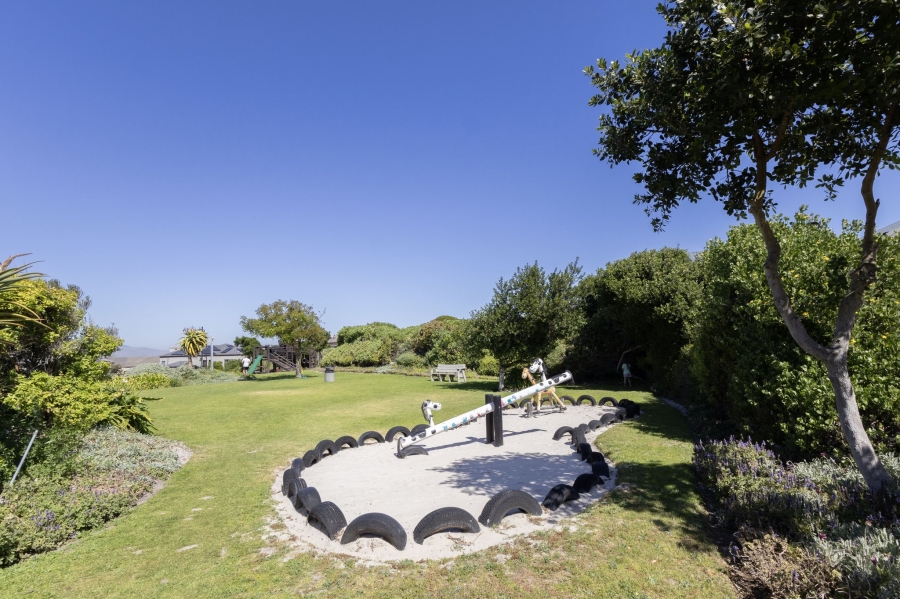 To Let 4 Bedroom Property for Rent in Big Bay Western Cape